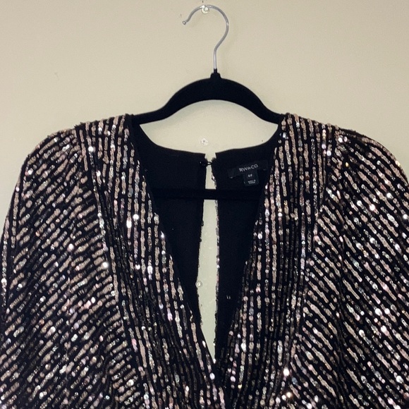 RW & CO Woman’s Dalmon sleeves   “Disco Top” - Picture 4 of 7